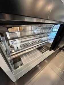 Meson Refrigerado Semicurvo con Bodega 1,5 mt - GyT 5