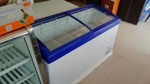 Congeladora 500 Lts Tapa de Vidrio Curvo Borde Azul 5C - Bozzo 6