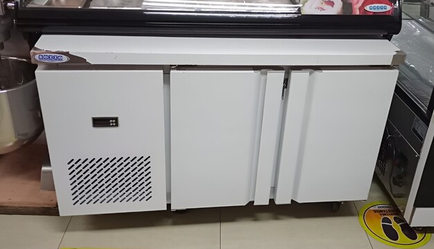 Meson Refrigerado De Trabajo 120Cm Frio Estatico - Bozzo 3
