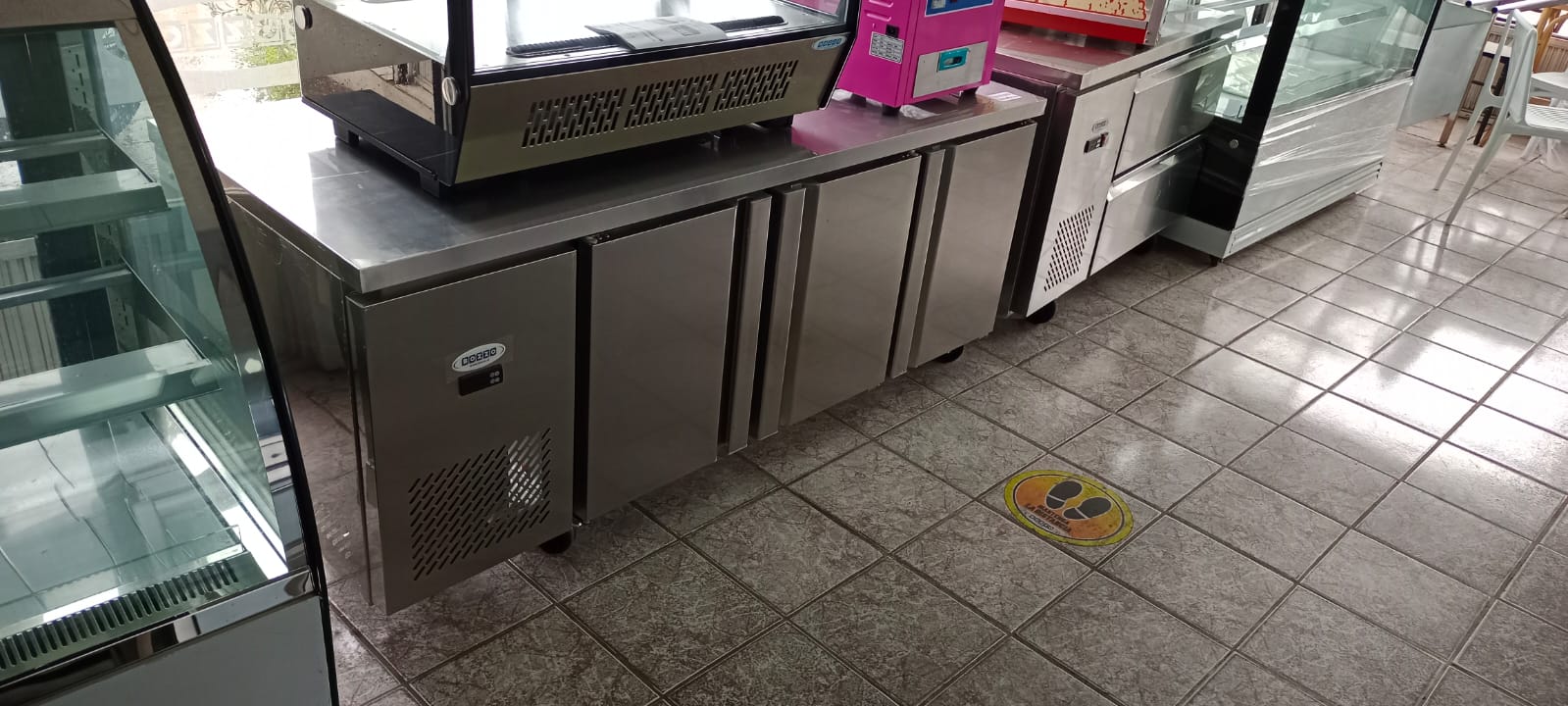 Meson Refrigerado De Trabajo 3Ptas 180Cm Frio Estatico - Bozzo 7