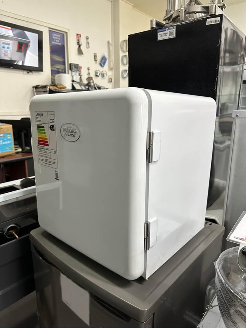 Minibar Retro 47 Lts Blanco - Maigas 7