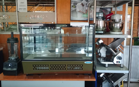 Vitrina Pastelera Sobremesa 160 Lts Negra - Bozzo 4