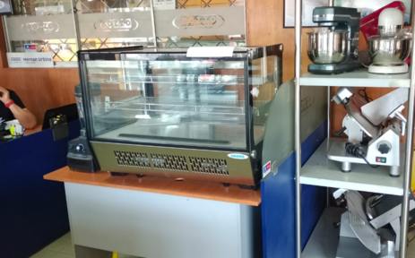Vitrina Pastelera Sobremesa 160 Lts Negra - Bozzo 7