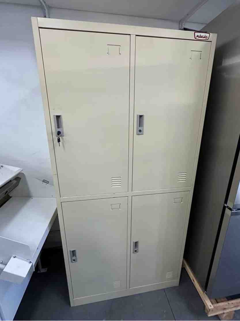 Locker 2 Cuerpos 4 Puertas con Repisas, Espejo y Barra Colgadora - Maigas 11