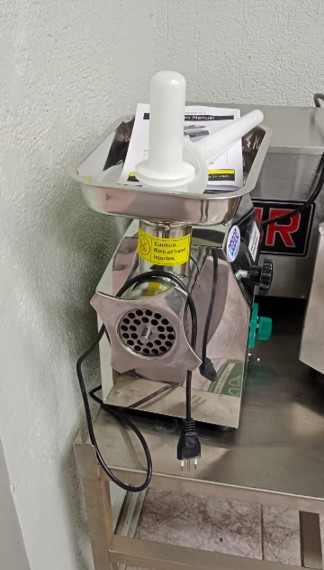 Moledora de carne120 Kg por hora - Bozzo 1