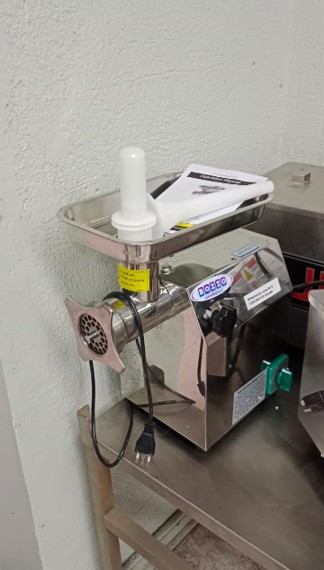 Moledora de carne120 Kg por hora - Bozzo 2